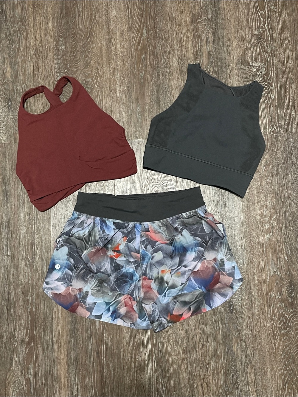 EUC Lululemon MatchingGray/Blue/Red Workout Bundle. Size 6